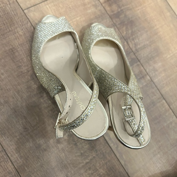 LE CHATEAU GOLD HEELS - Picture 4 of 5